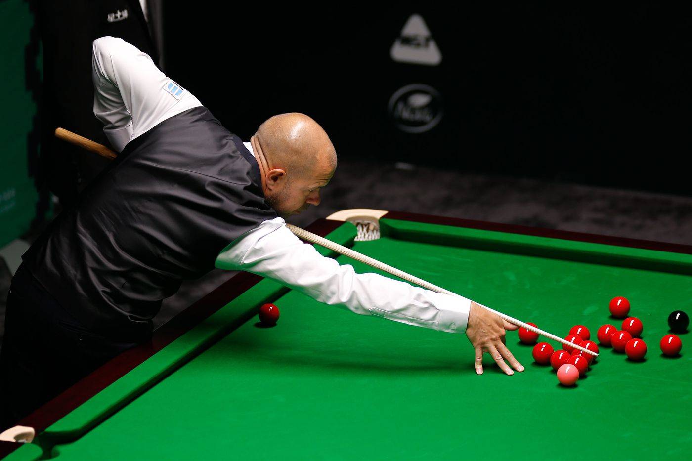 着路面保持 着路面保持